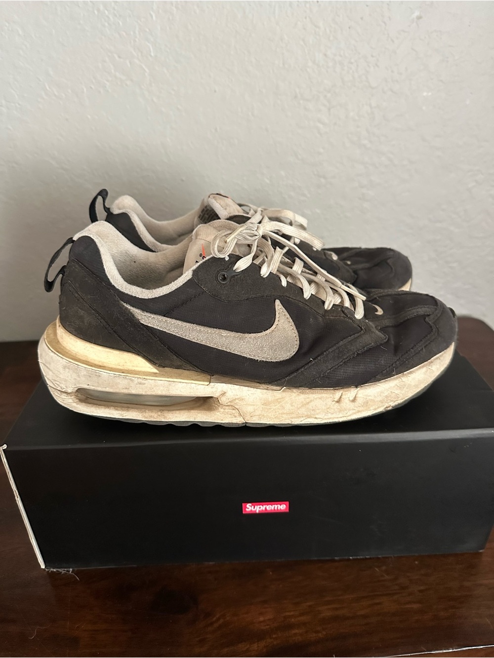 Nike Men's AirMax Black and Cream